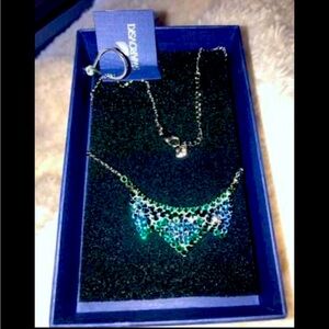 Gorgeous New!!!Swarovski crystal Necklace Small Mont/Emerald ❤️🌺💐🌺
